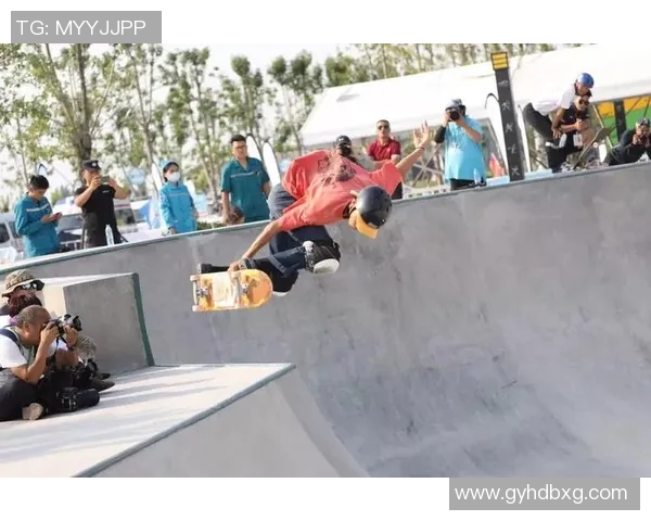 重庆极限运动队在滑板精英赛中以63分稳居积分榜首位