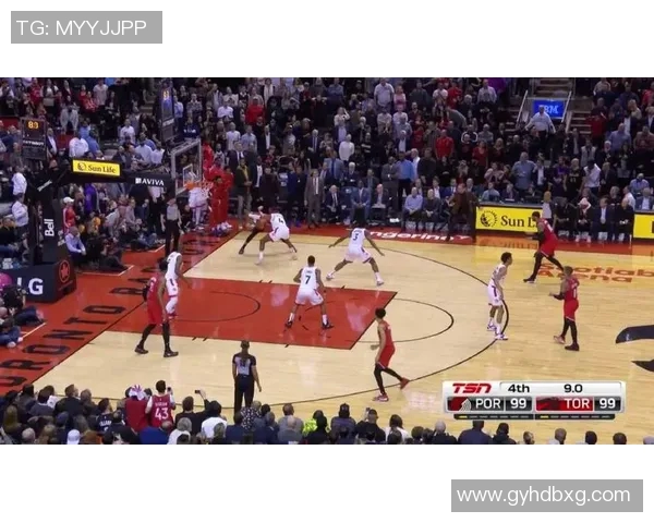 戴维斯在对阵开拓者的中投表现分析与比赛关键时刻回顾